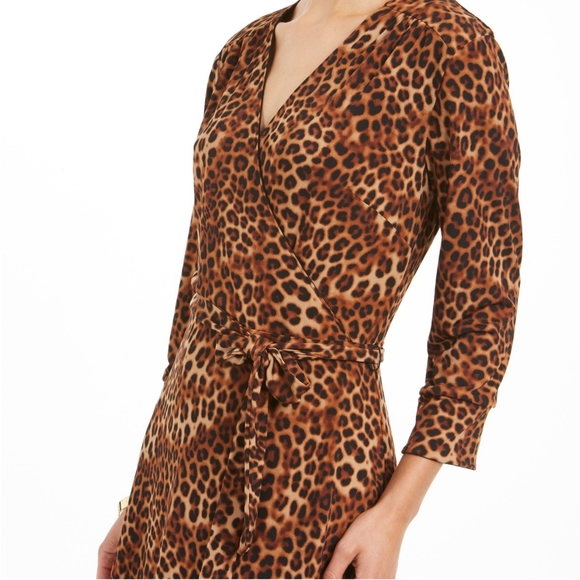 LEOPARD 🐆 PRINT REVERSIBLE WRAP DRESS - Picture 2 of 4